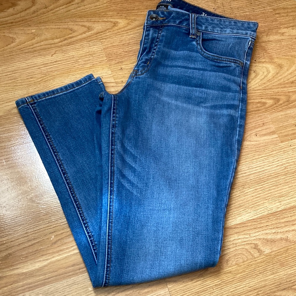 A. N. A Skinny mid-rise jeans. Size 31/12